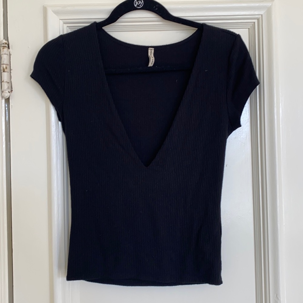 Emma & Sam Deep V neck rubbed t shirt black MED
